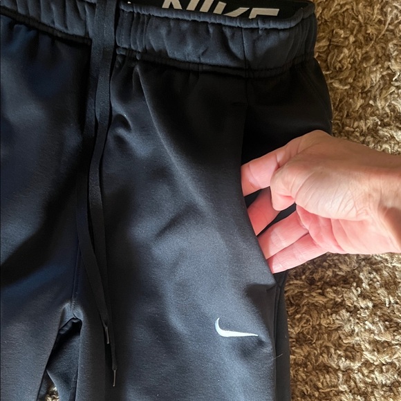 Therma-Fit Nike Joggers, men’s small - Picture 6 of 8